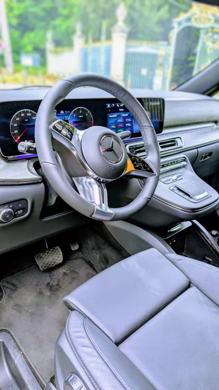 Mercedes Classe V 300 XL de location chez Vendôme Plaza à Boulogne-Billancourt