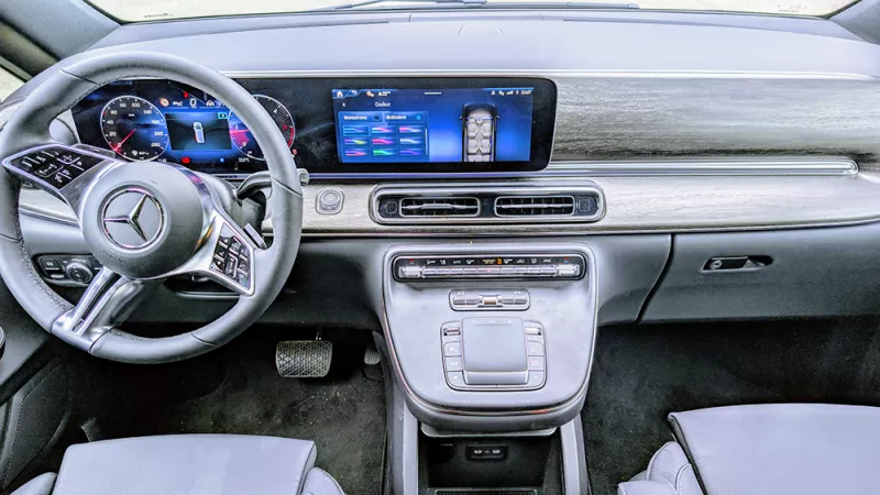 Mercedes Classe V 300 XL de location chez Vendôme Plaza à Boulogne-Billancourt