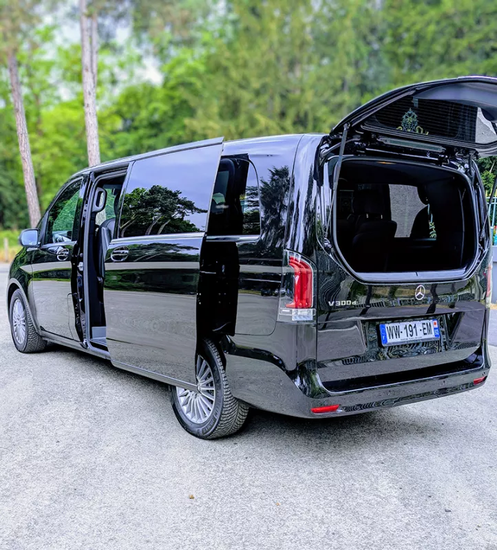 Mercedes Classe V 300 XL de location chez Vendôme Plaza à Boulogne-Billancourt