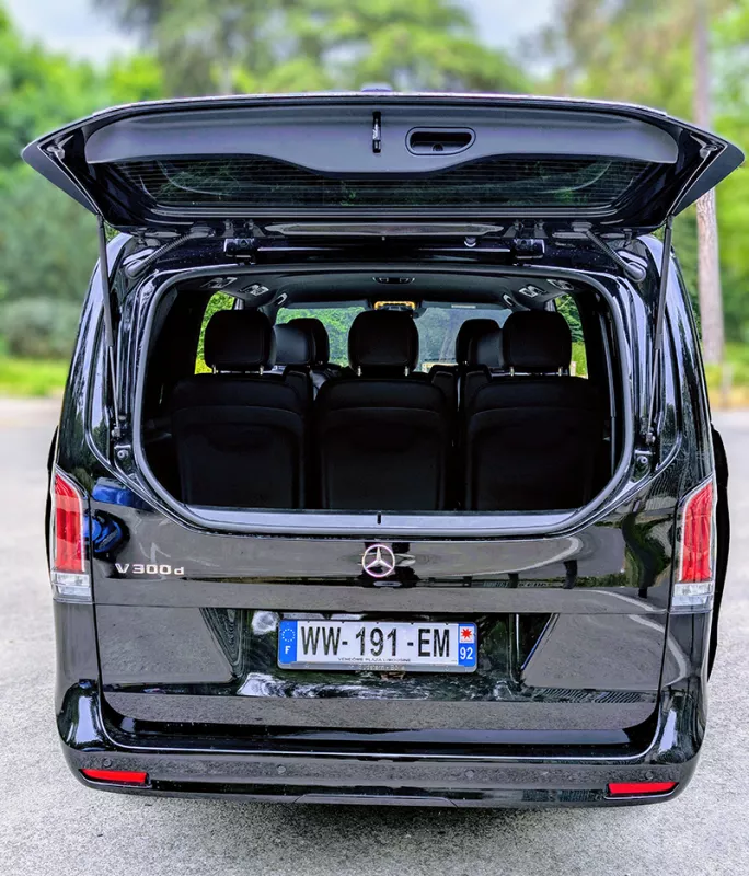 Mercedes Classe V 300 XL de location chez Vendôme Plaza à Boulogne-Billancourt