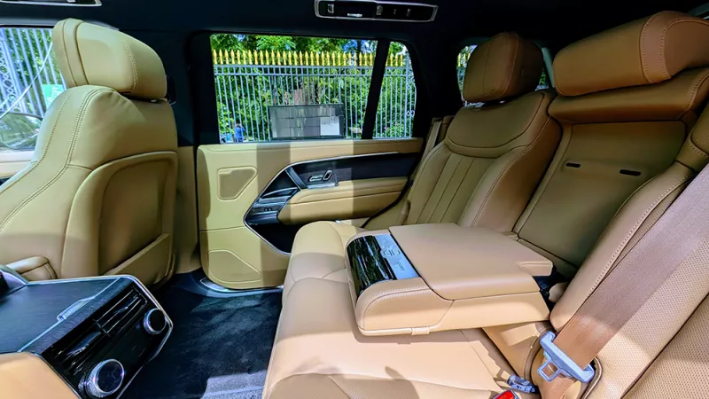 Range Rover 4.6 LWB de location chez VENDÔME PLAZA à Boulogne-Billancourt