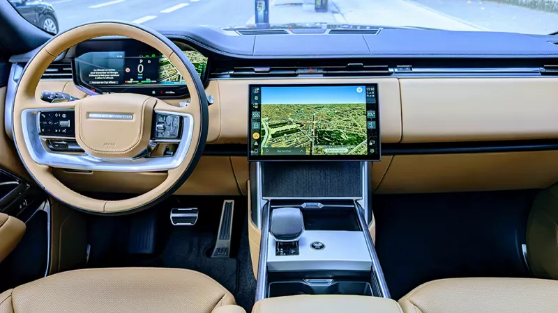 Range Rover 4.6 LWB de location chez VENDÔME PLAZA à Boulogne-Billancourt