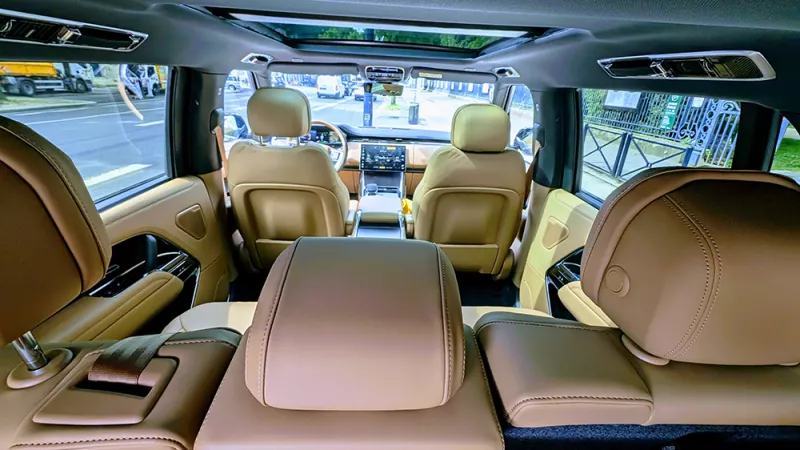 Range Rover 4.6 LWB de location chez VENDÔME PLAZA à Boulogne-Billancourt