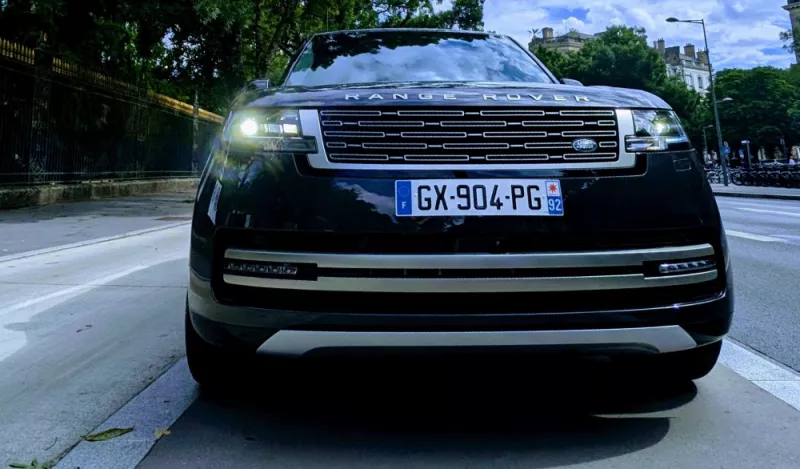 Range Rover 4.6 LWB de location chez VENDÔME PLAZA à Boulogne-Billancourt