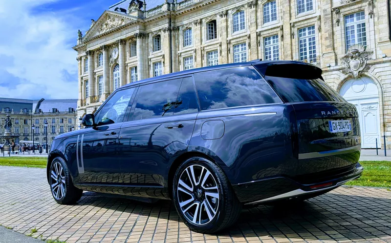 Range Rover 4.6 LWB de location chez VENDÔME PLAZA à Boulogne-Billancourt
